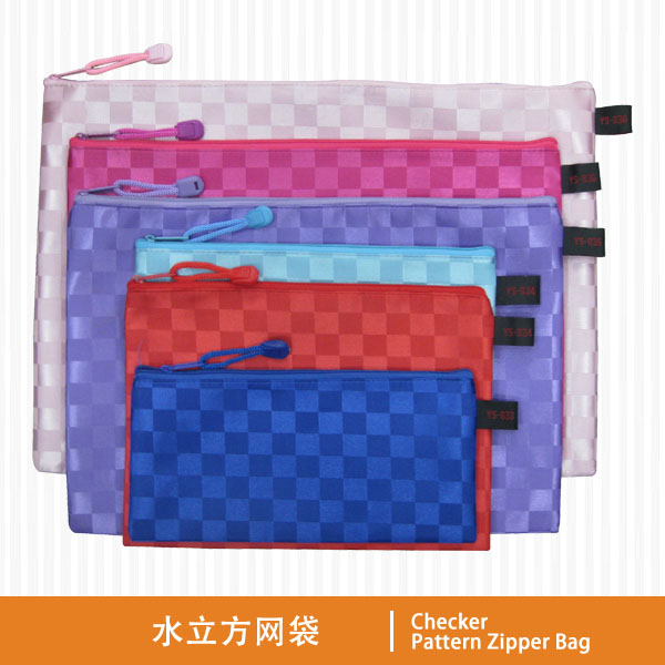 Checker Pattern Zipper Bag
