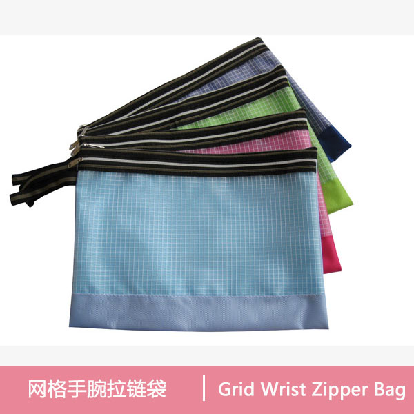 Grid Wrist Zipper Bag