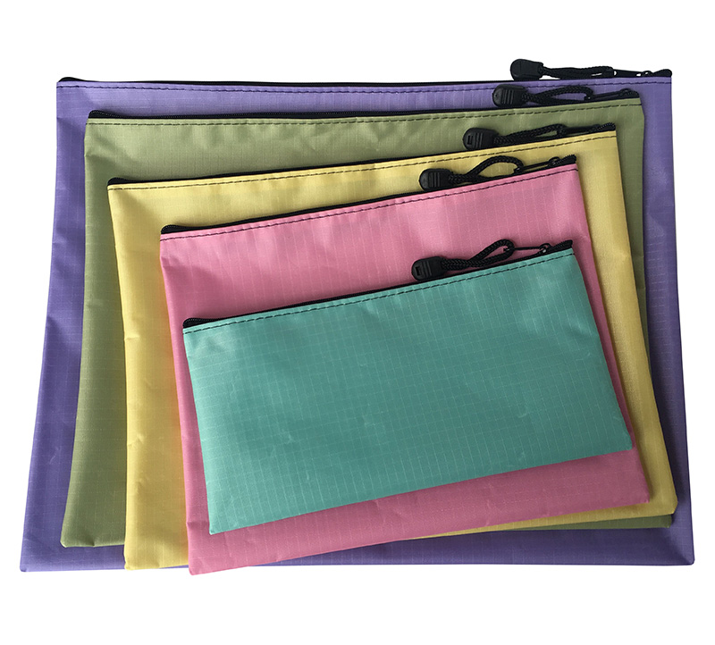 Grid Cloth PVC Zipper Bag
